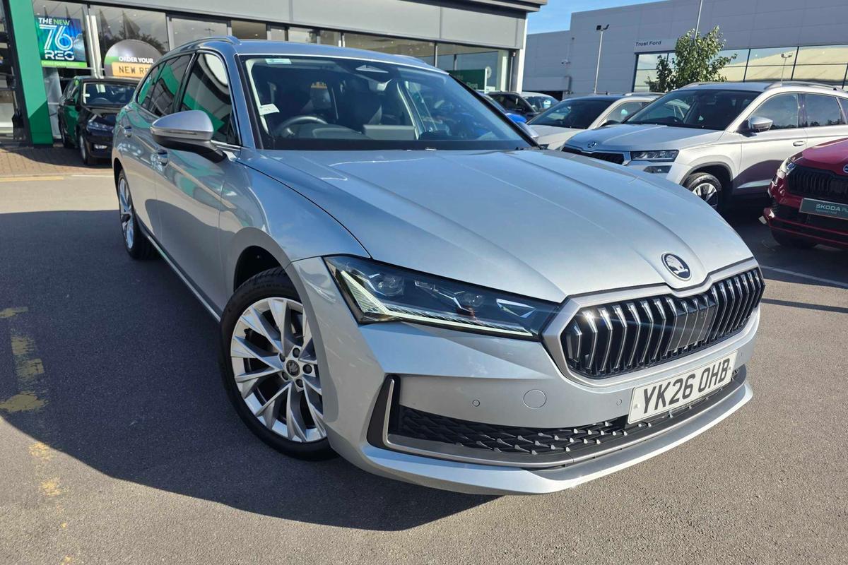 Main listing image - Skoda Superb