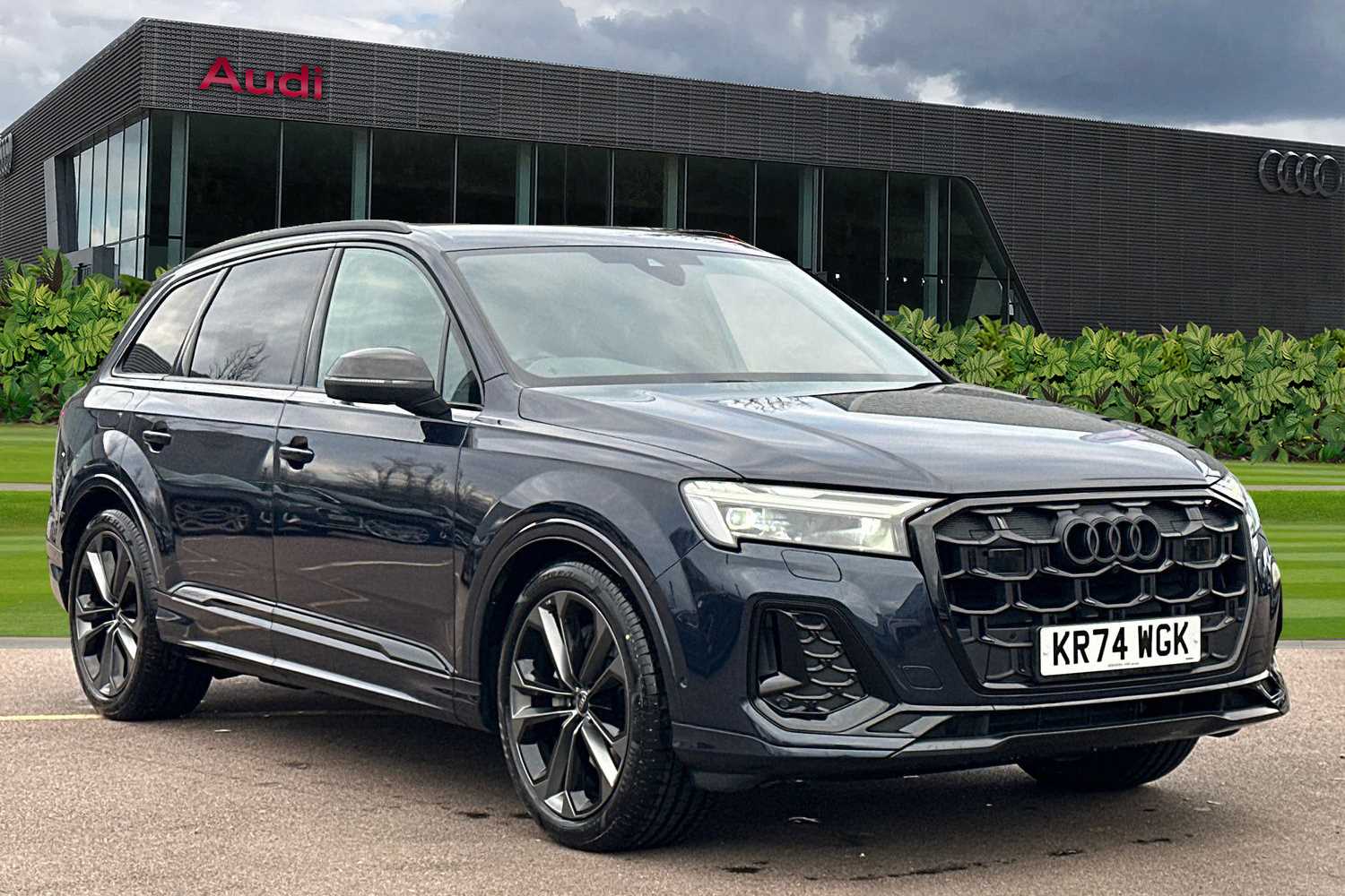 Main listing image - Audi Q7