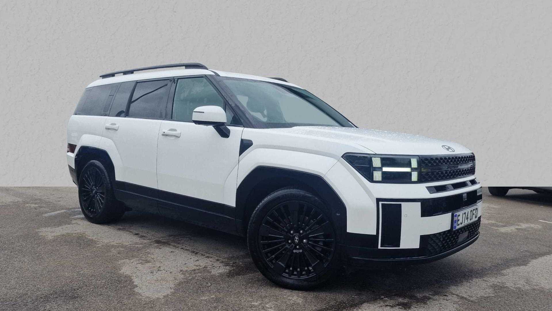 Main listing image - Hyundai Santa Fe