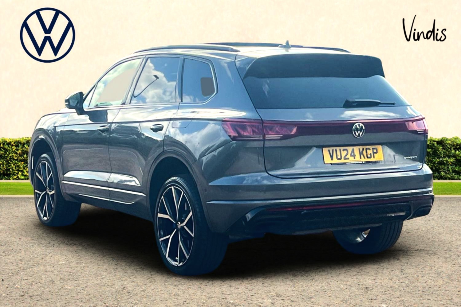 Main listing image - Volkswagen Touareg