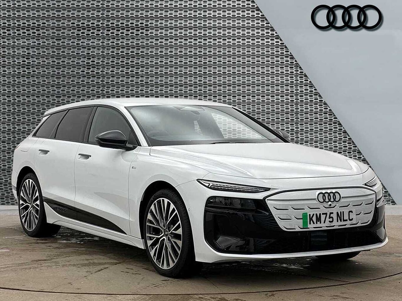 Main listing image - Audi A6