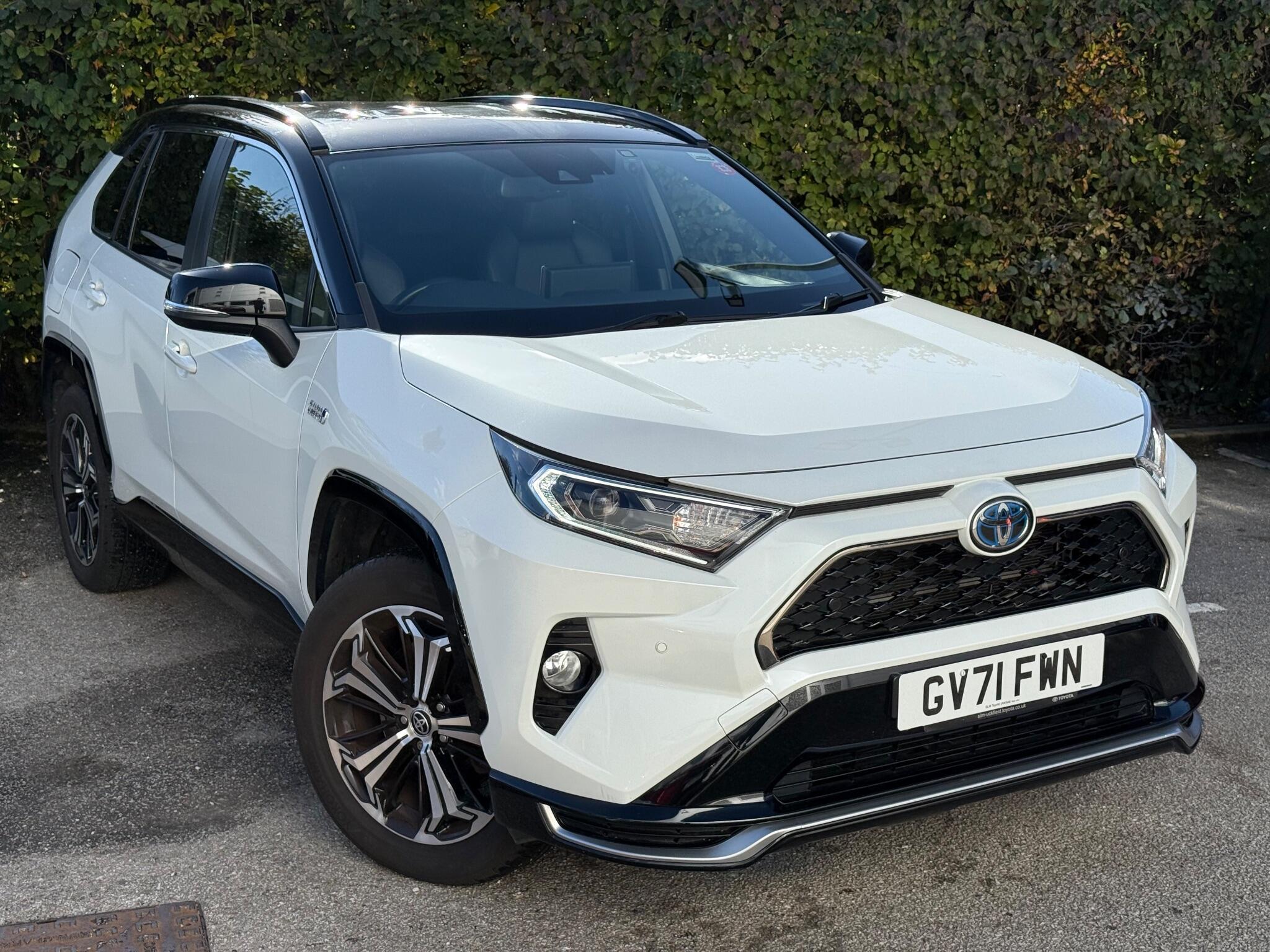 Main listing image - Toyota RAV4
