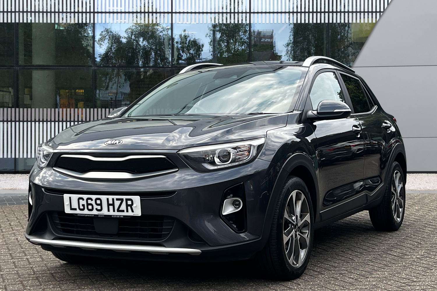 Main listing image - Kia Stonic