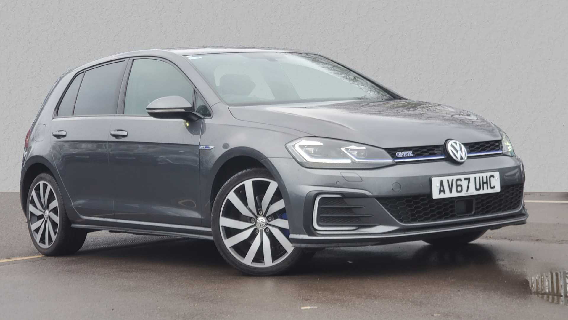 Main listing image - Volkswagen Golf GTE