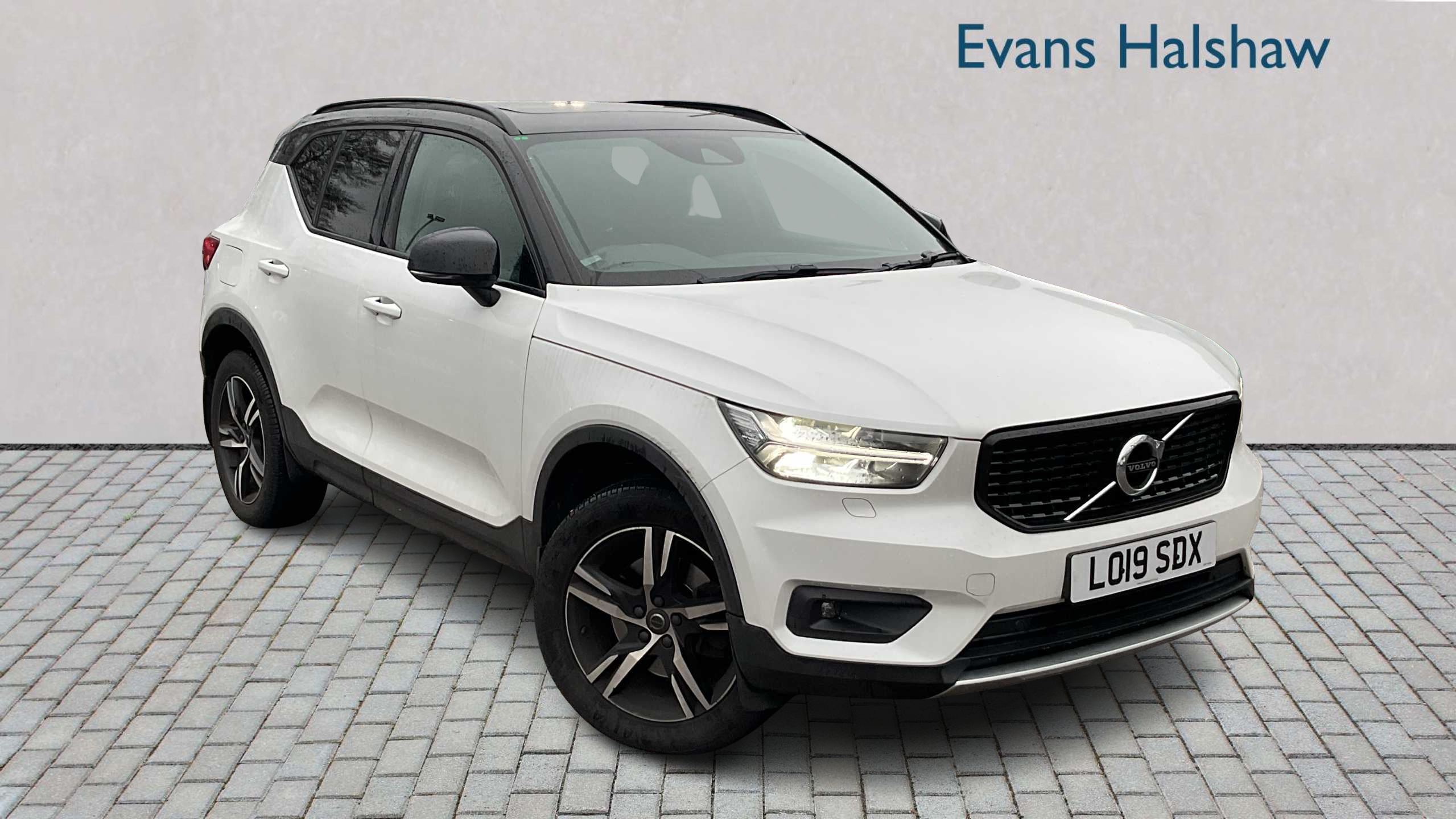 Main listing image - Volvo XC40