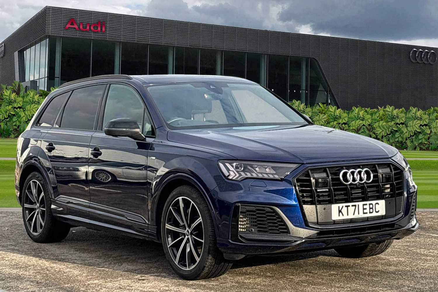 Main listing image - Audi Q7