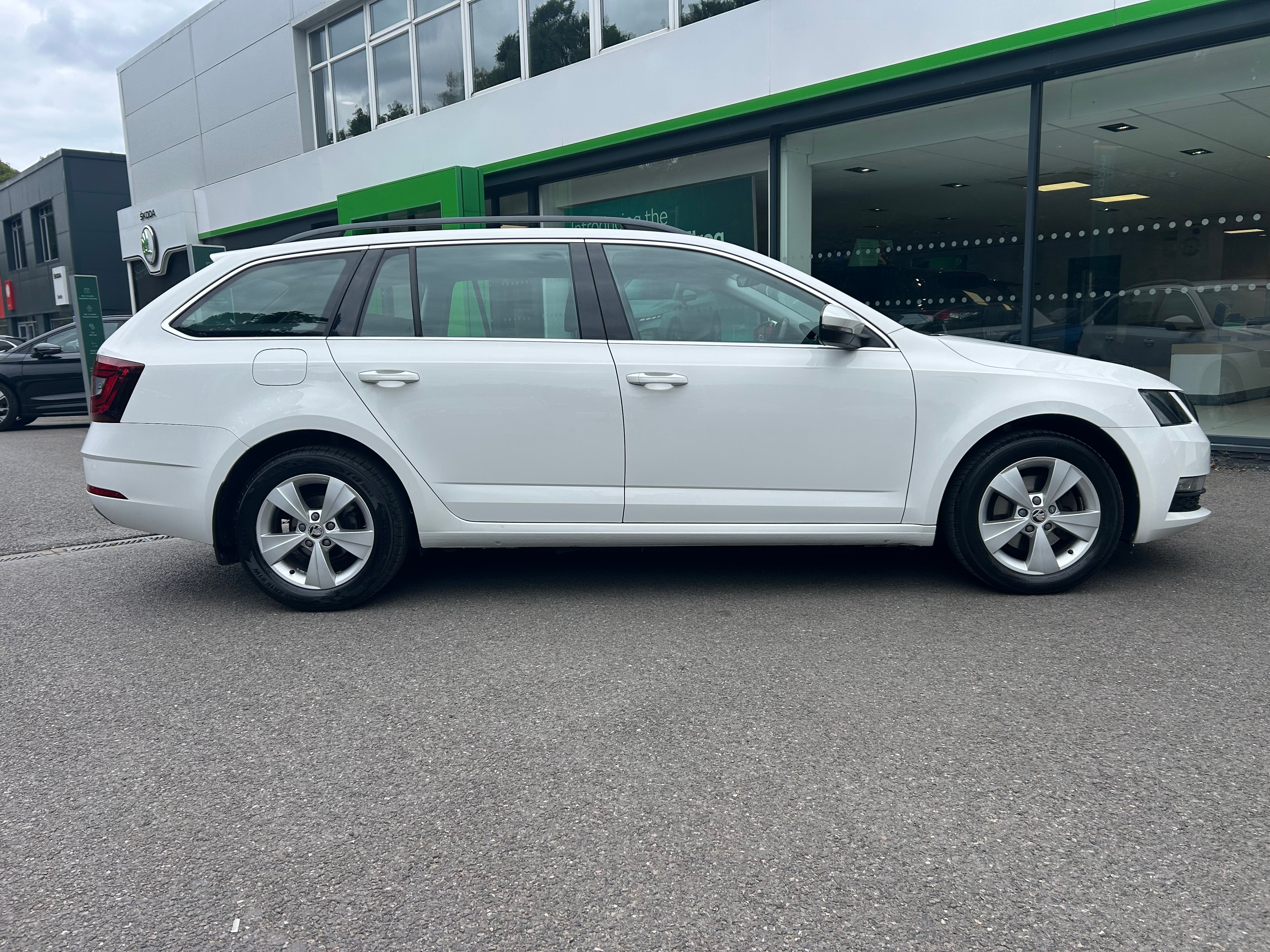 Main listing image - Skoda Octavia Estate