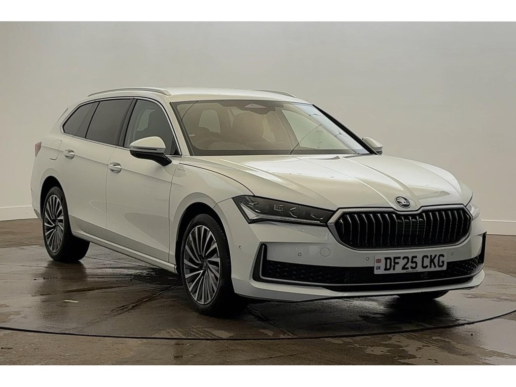 Main listing image - Skoda Superb Estate