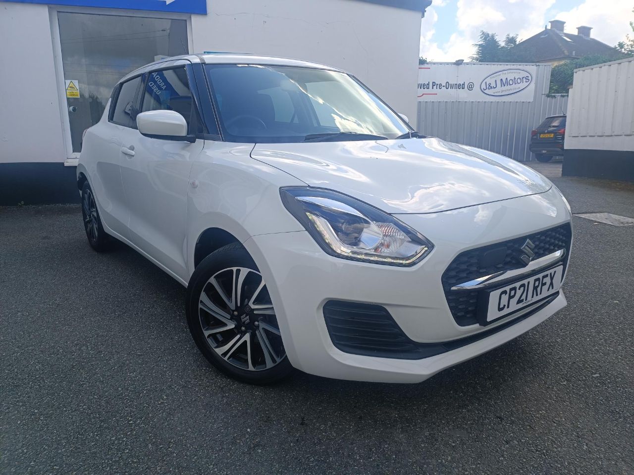 Main listing image - Suzuki Swift