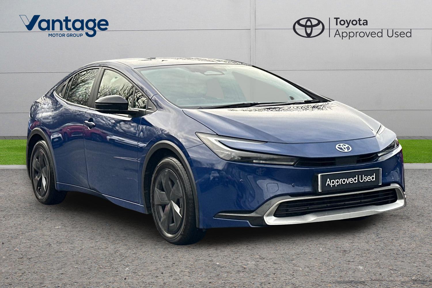 Main listing image - Toyota Prius Plug-In