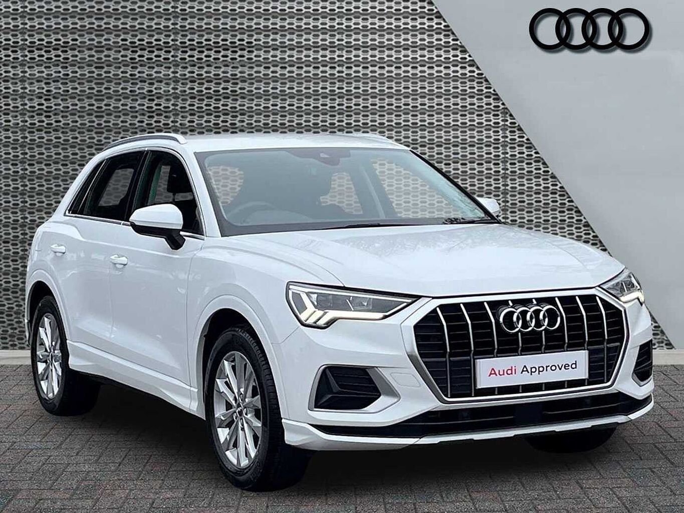 Main listing image - Audi Q3