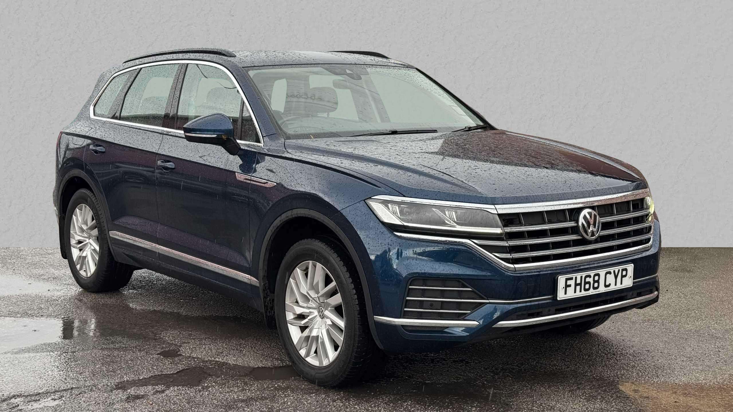 Main listing image - Volkswagen Touareg