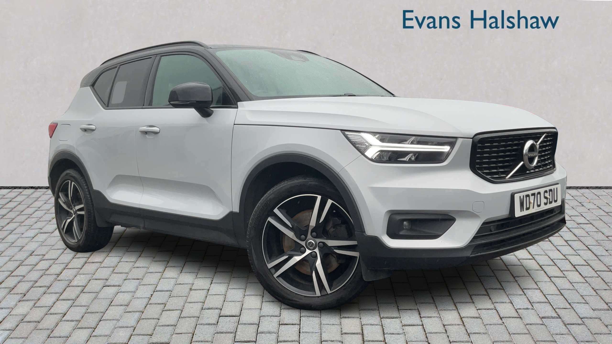 Main listing image - Volvo XC40 Recharge