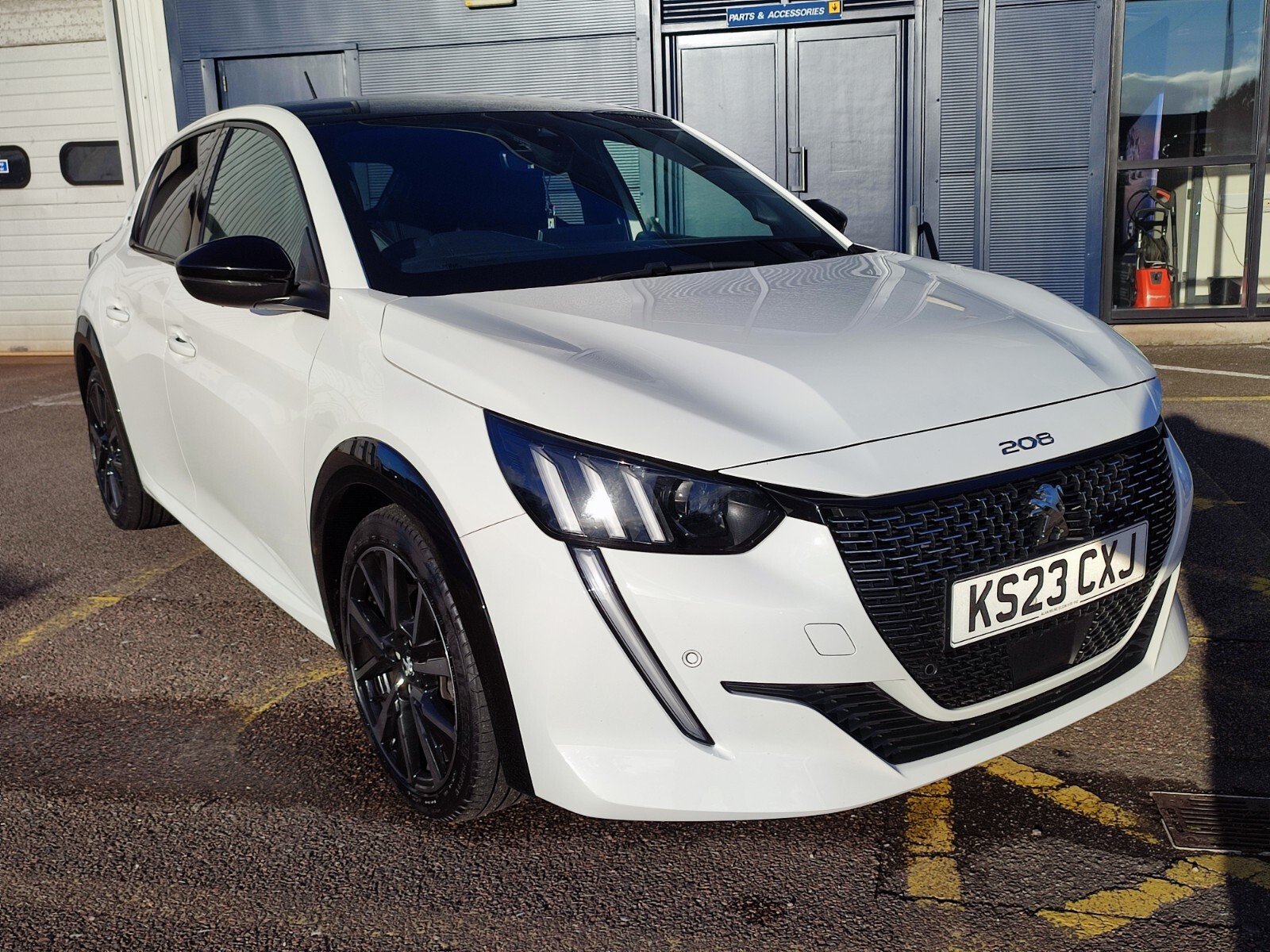 Main listing image - Peugeot 208