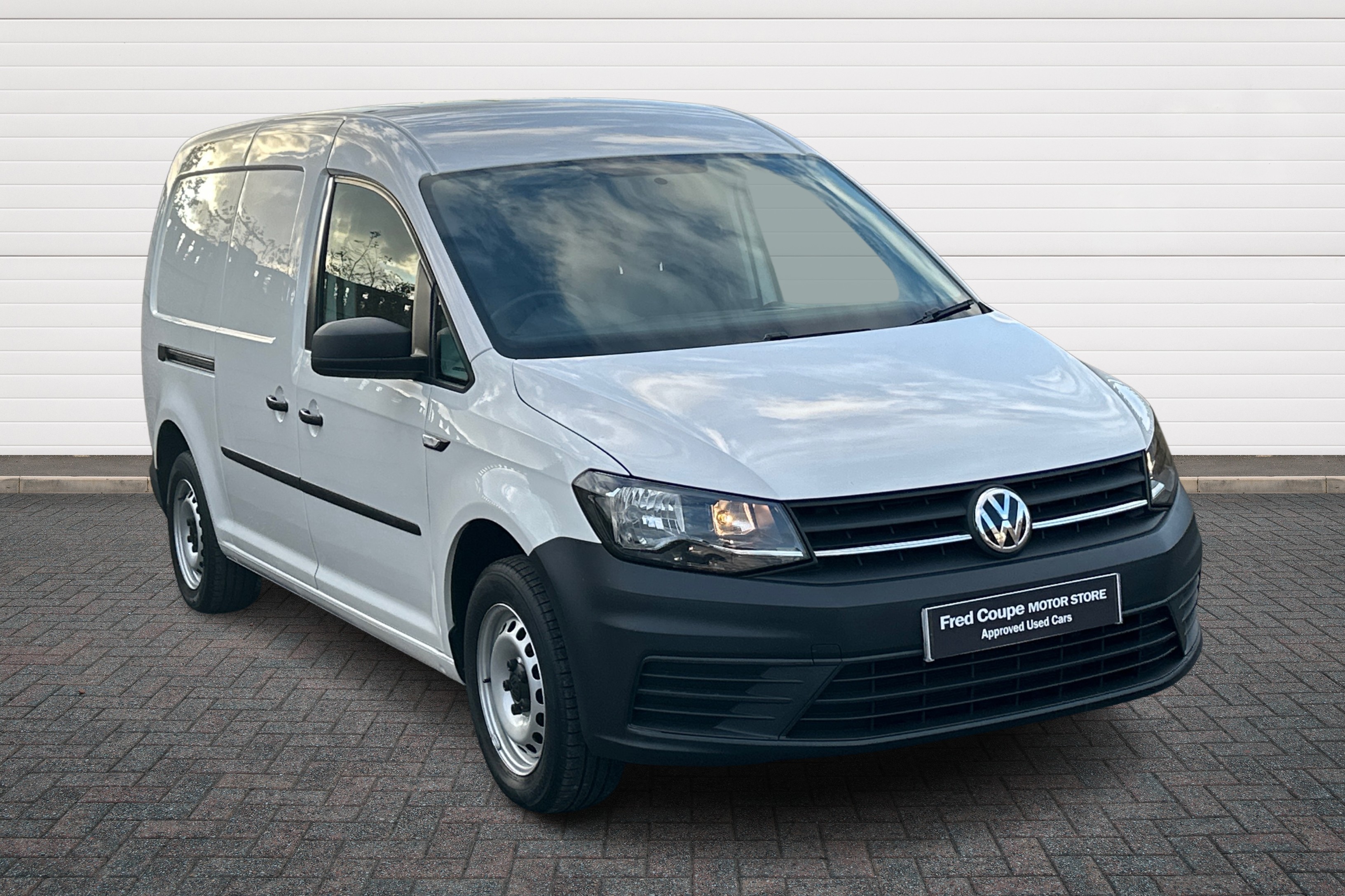 Main listing image - Volkswagen Caddy Maxi