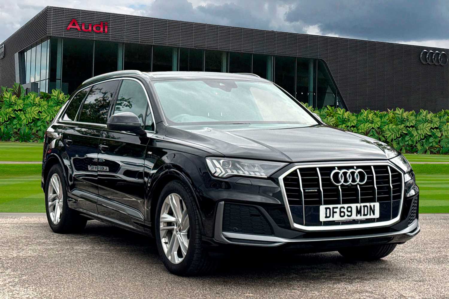 Main listing image - Audi Q7