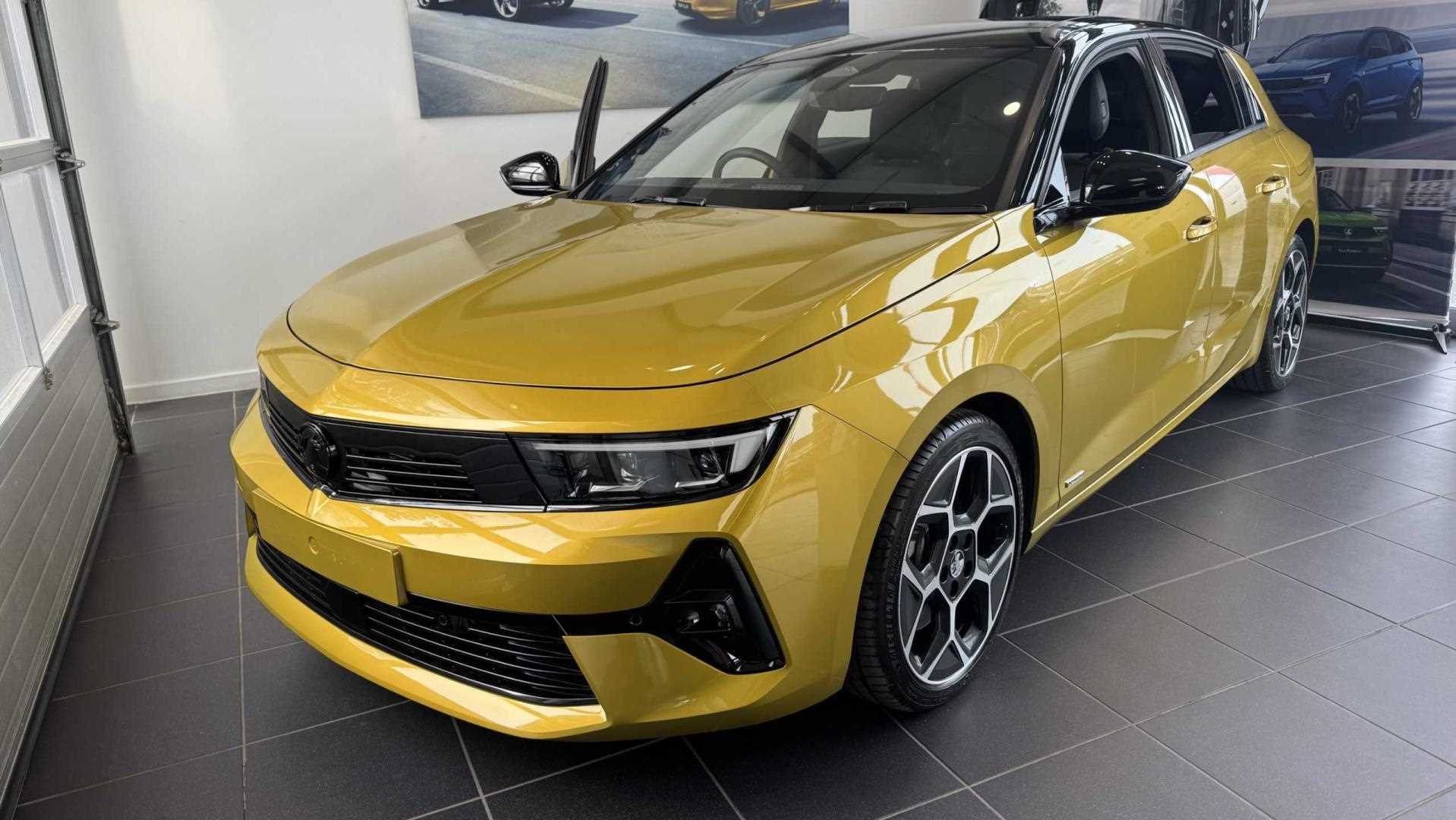 Main listing image - Vauxhall Astra