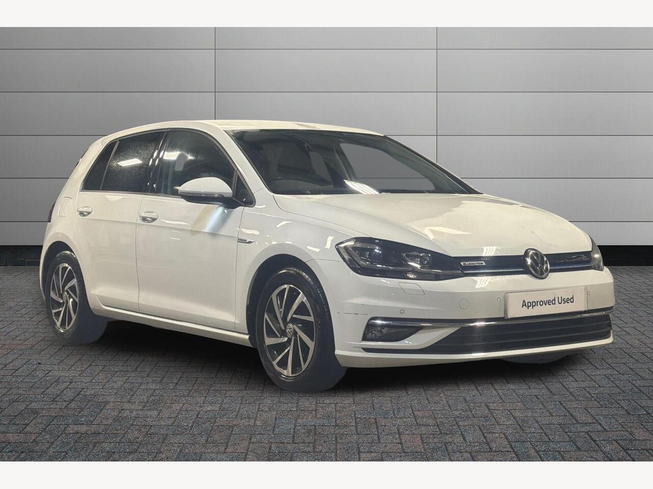 Main listing image - Volkswagen Golf
