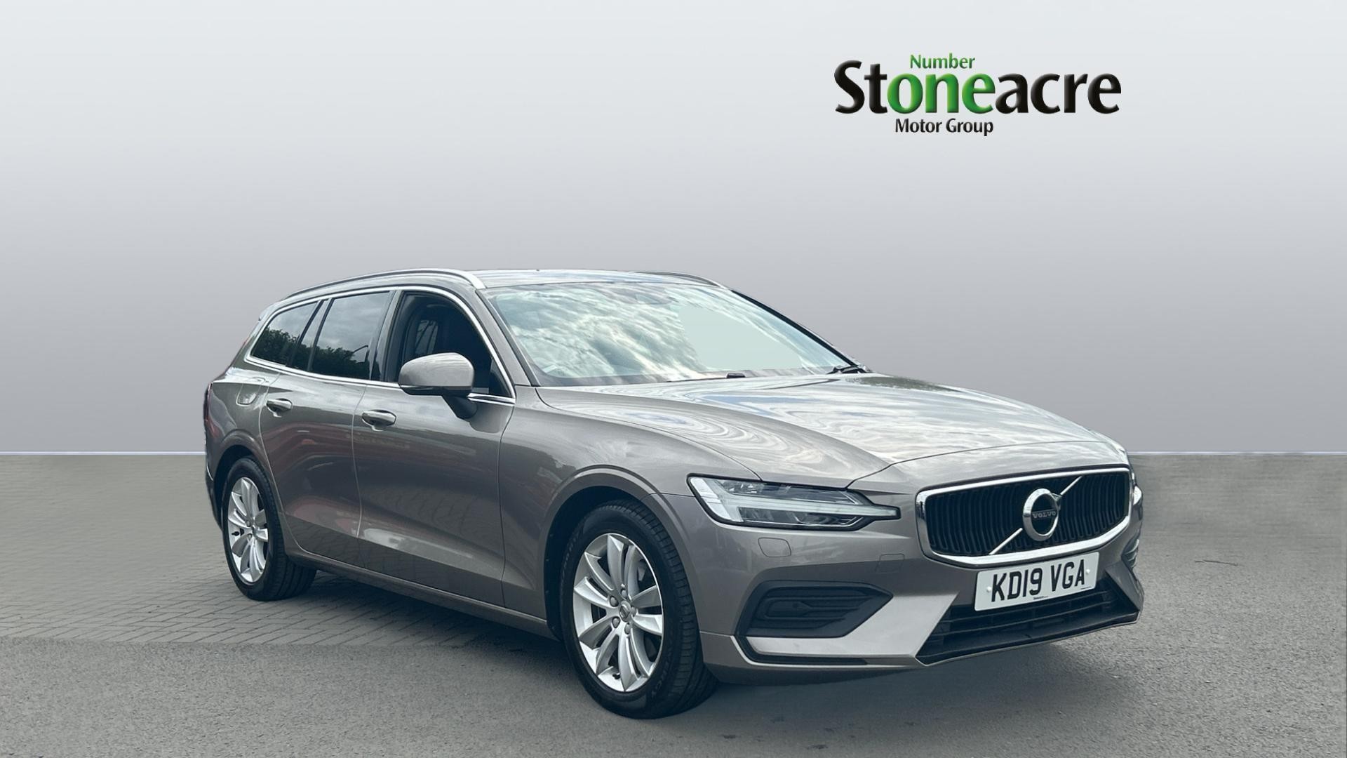 Main listing image - Volvo V60