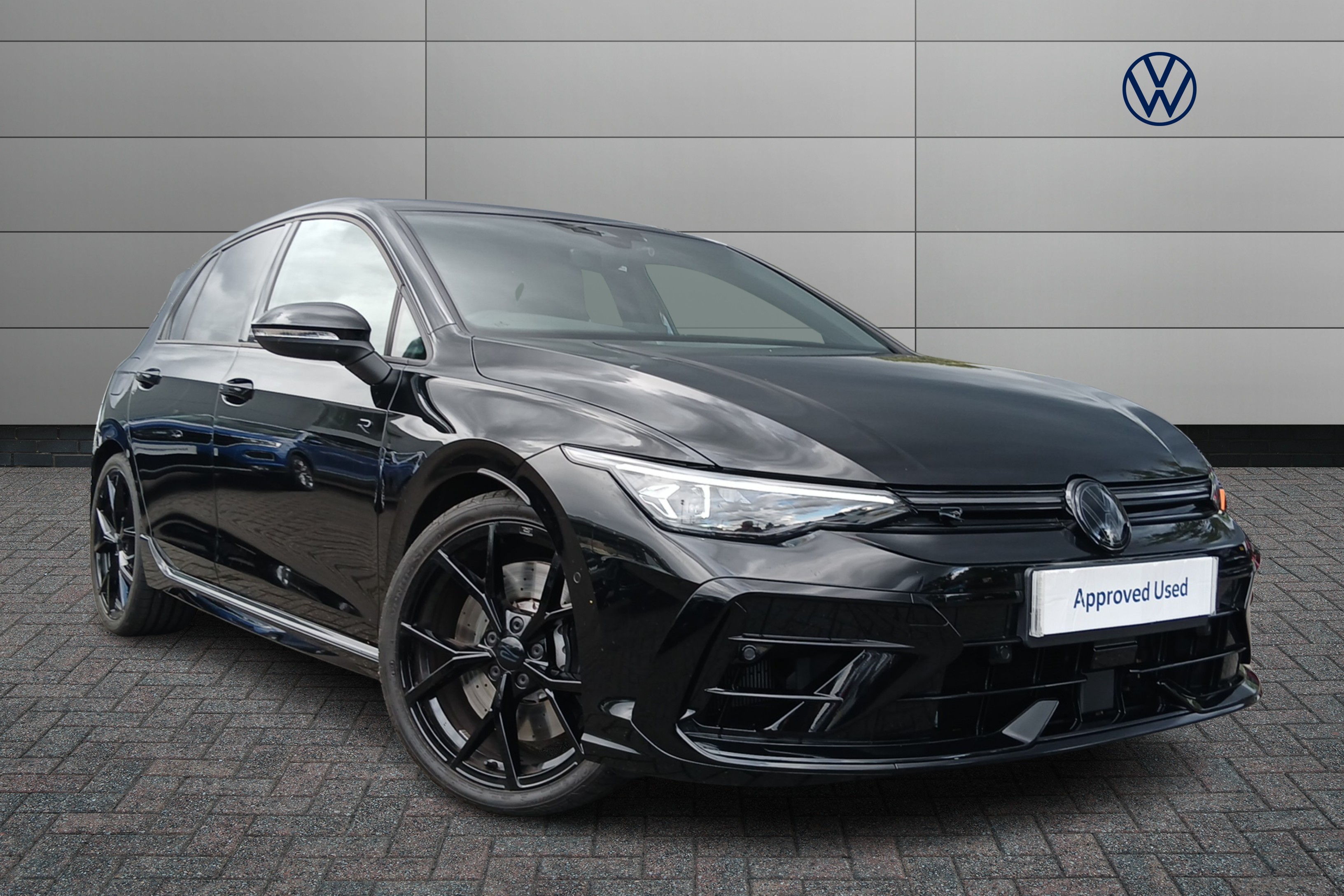 Main listing image - Volkswagen Golf R