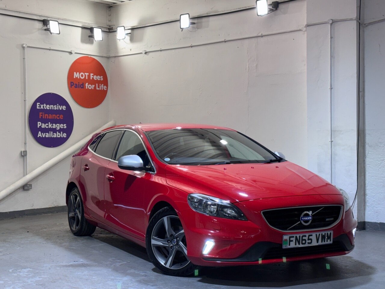 Main listing image - Volvo V40