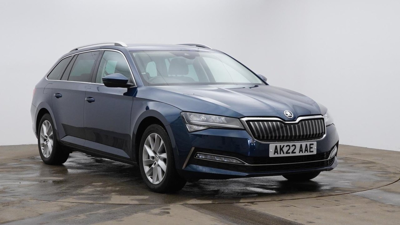 Main listing image - Skoda Superb Estate