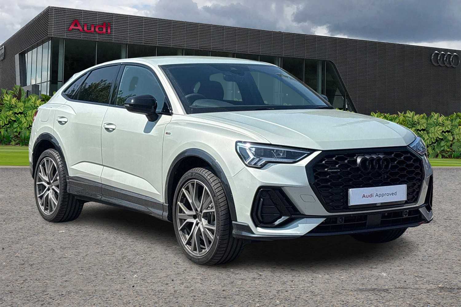 Main listing image - Audi Q3
