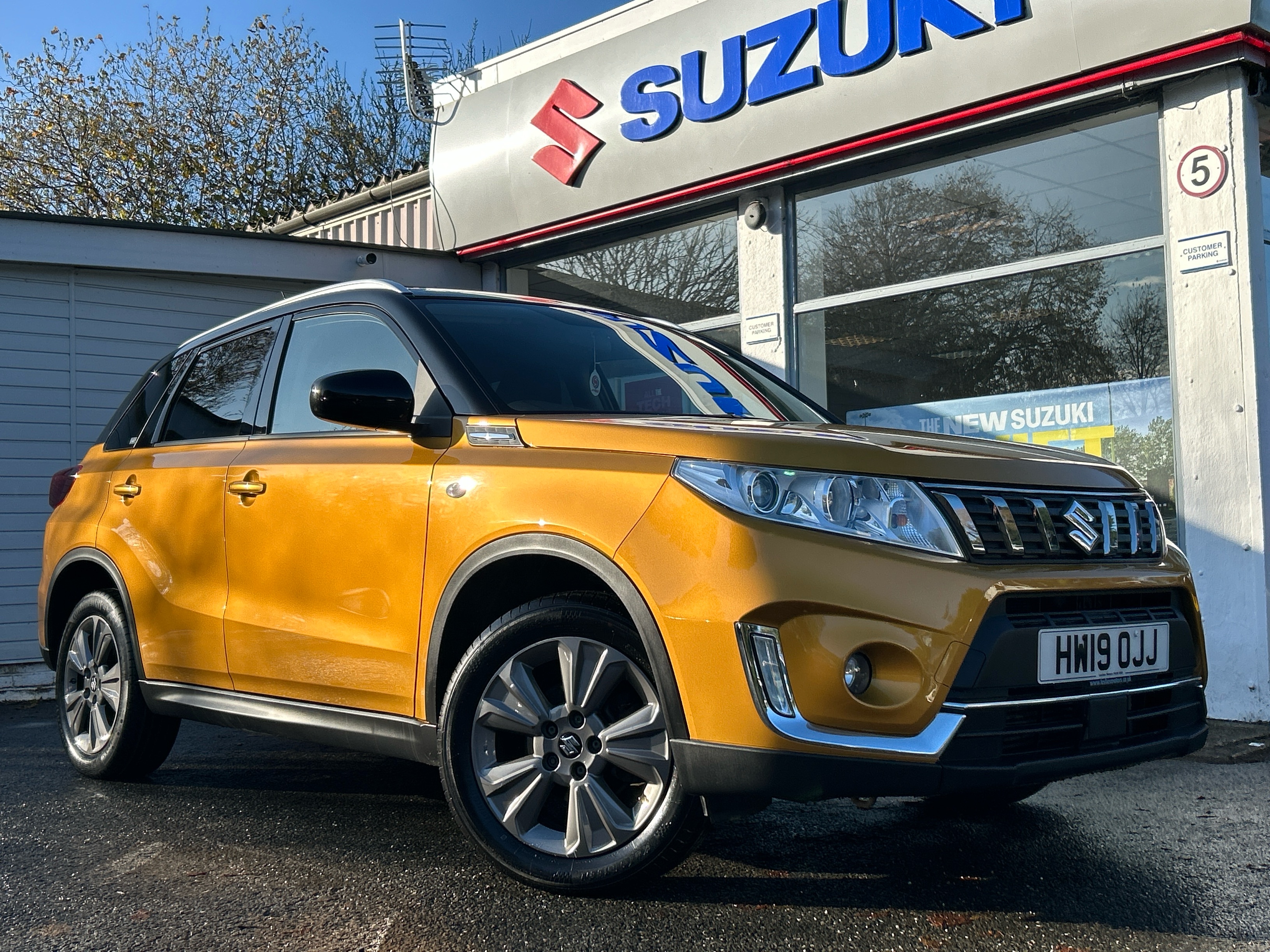 Main listing image - Suzuki Vitara