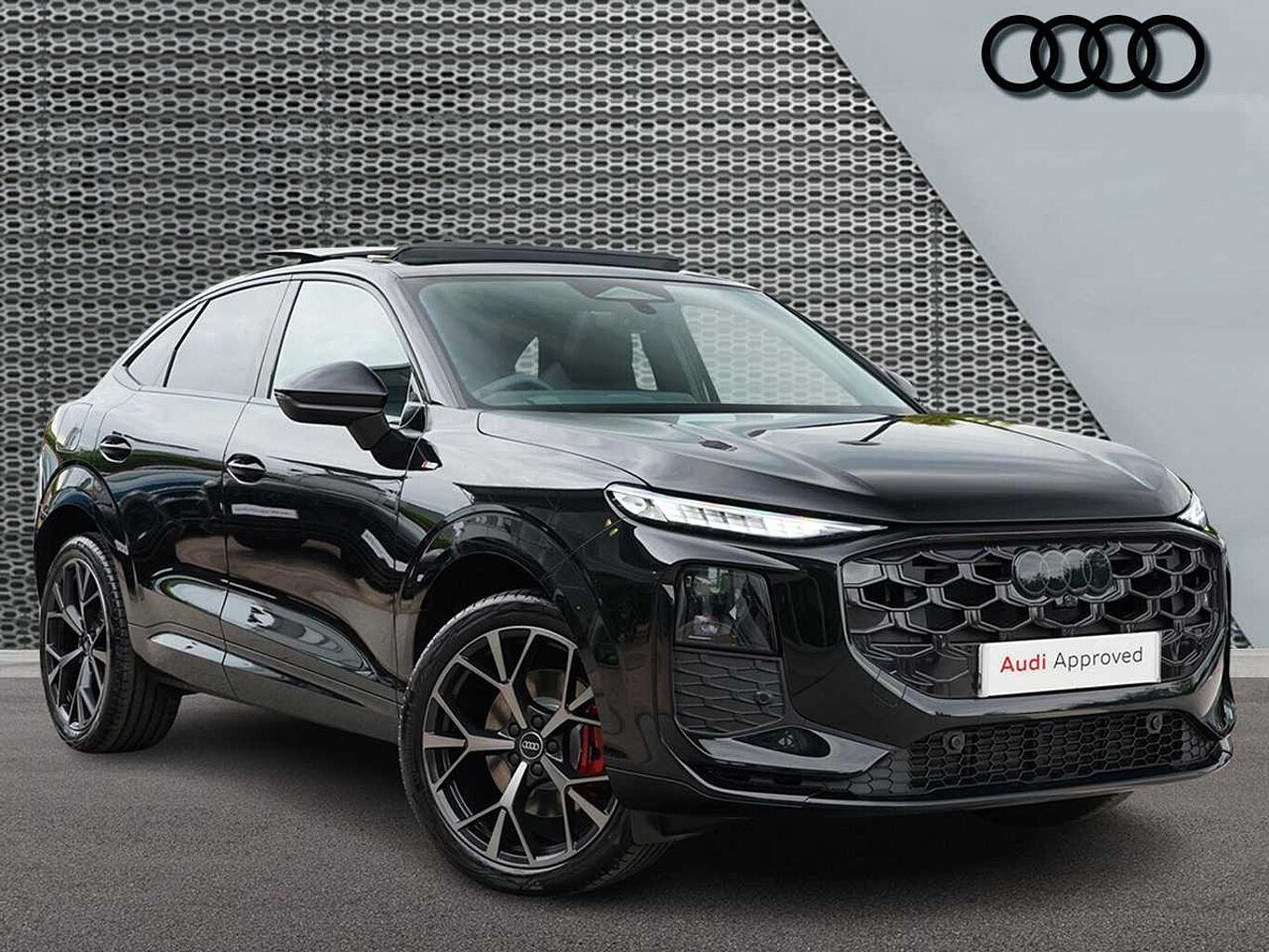 Main listing image - Audi Q3