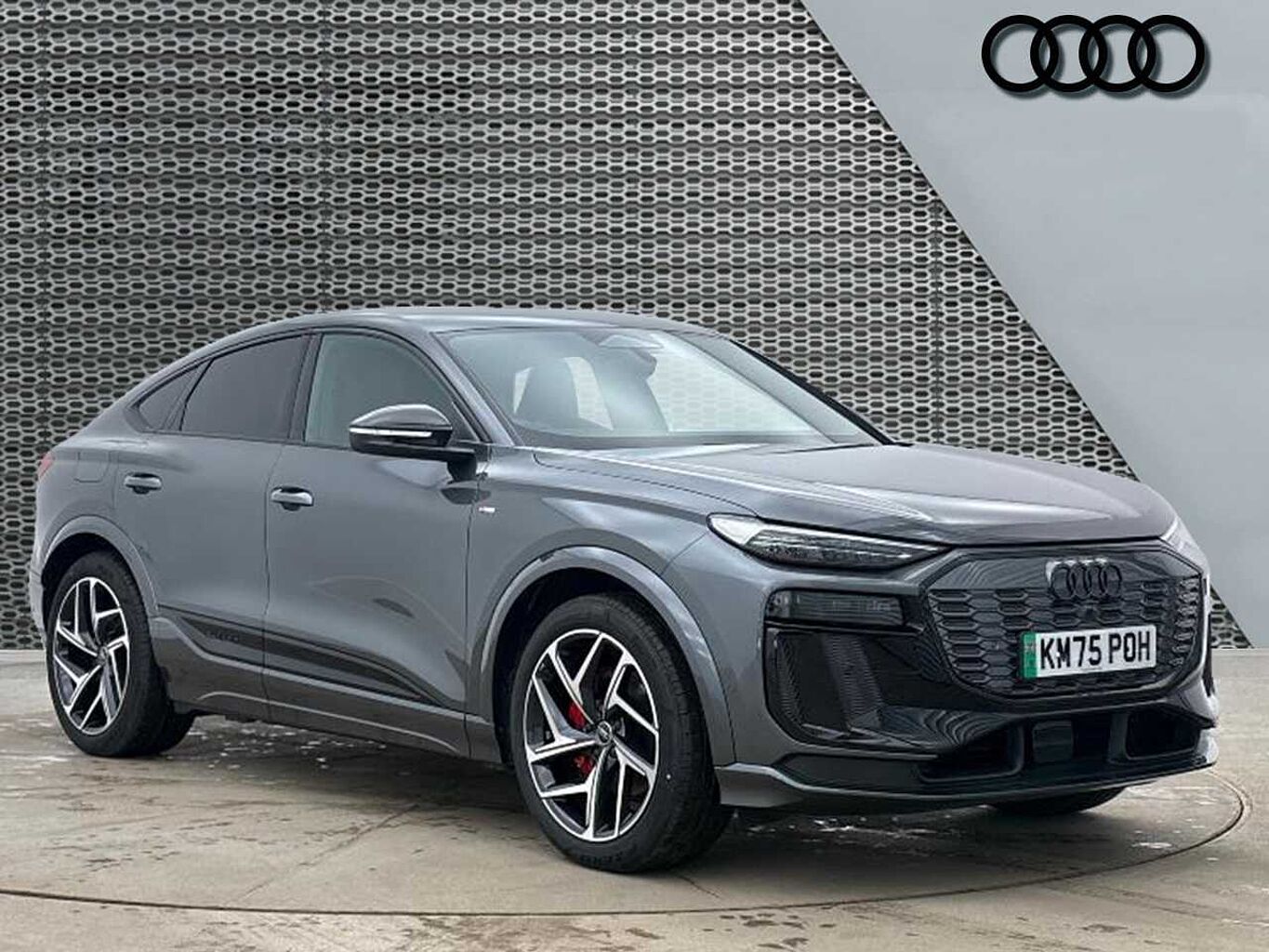 Main listing image - Audi Q6