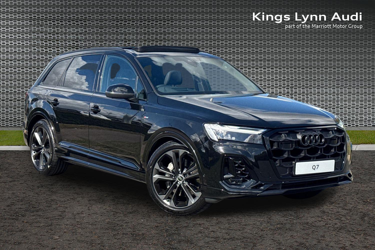 Main listing image - Audi Q7