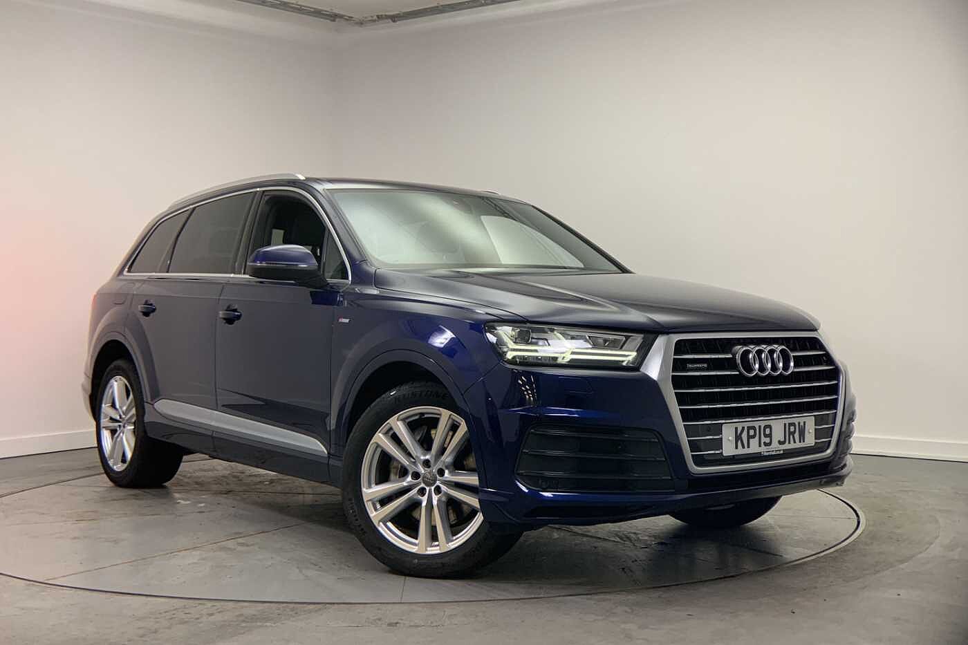 Main listing image - Audi Q7