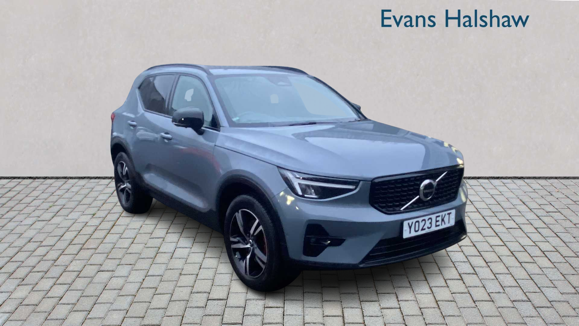 Main listing image - Volvo XC40