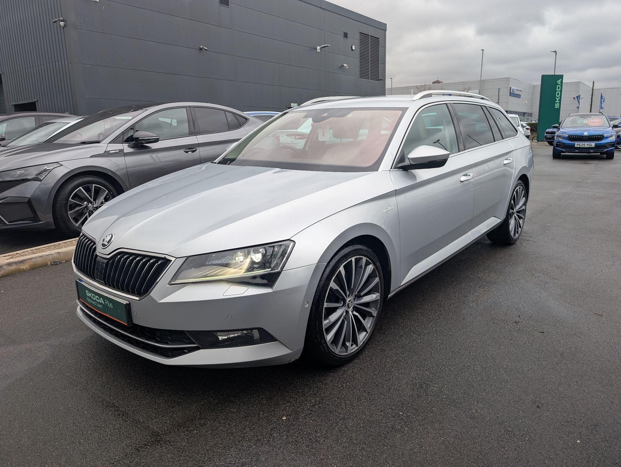 Main listing image - Skoda Superb Estate