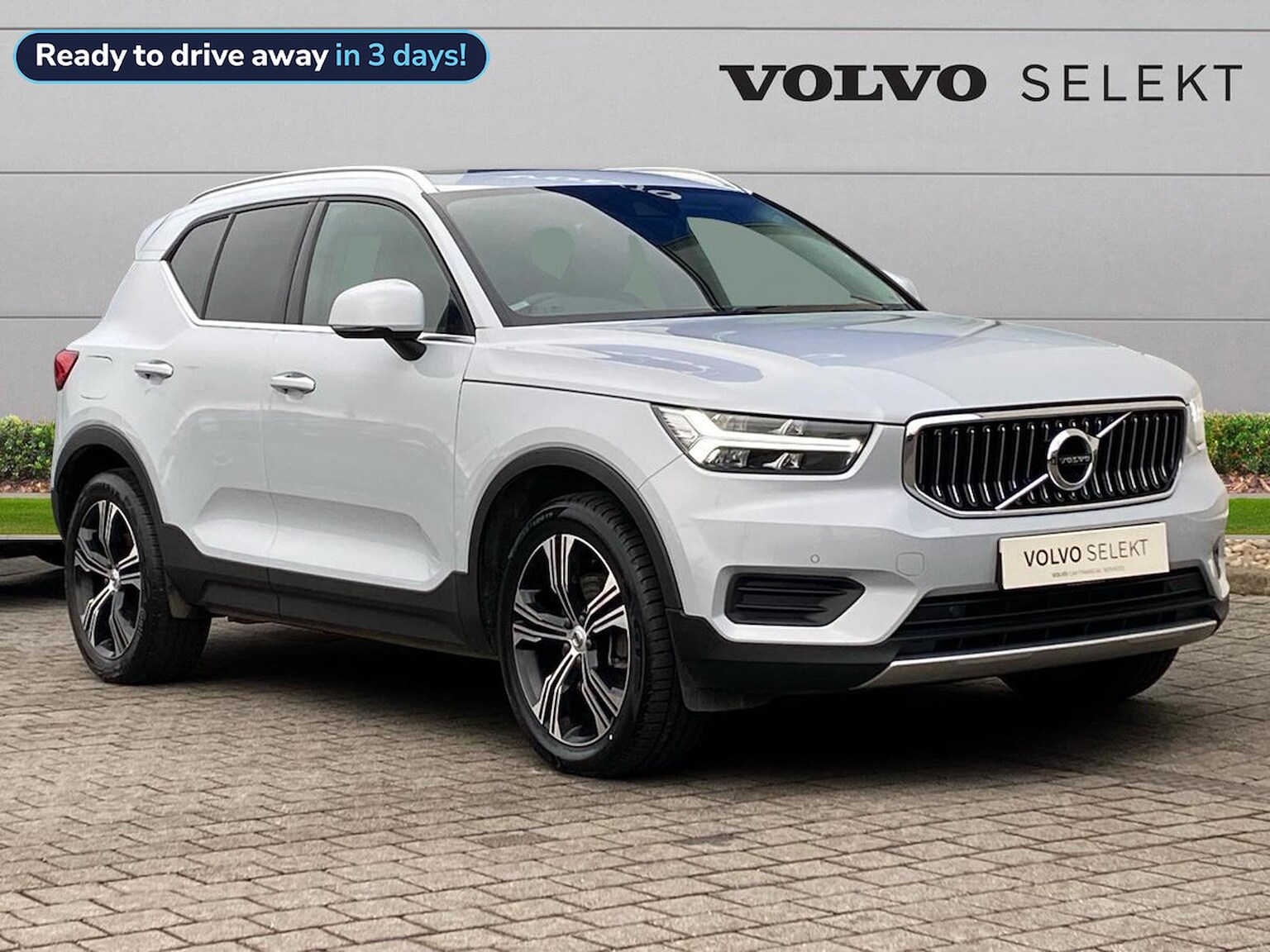 Main listing image - Volvo XC40