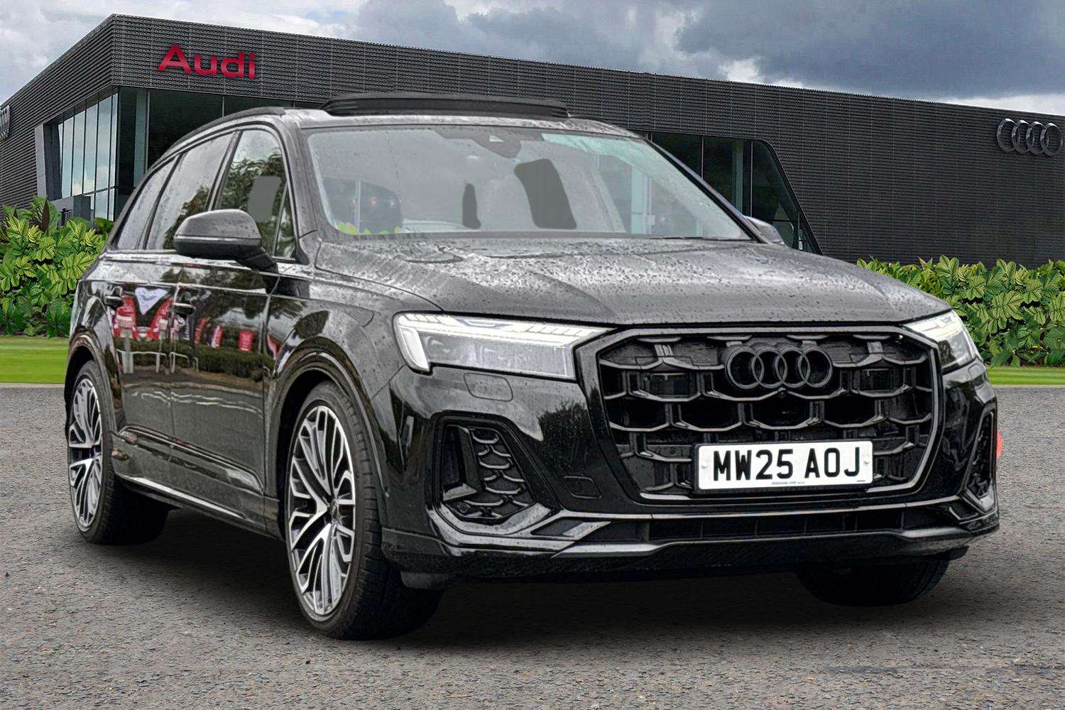 Main listing image - Audi Q7