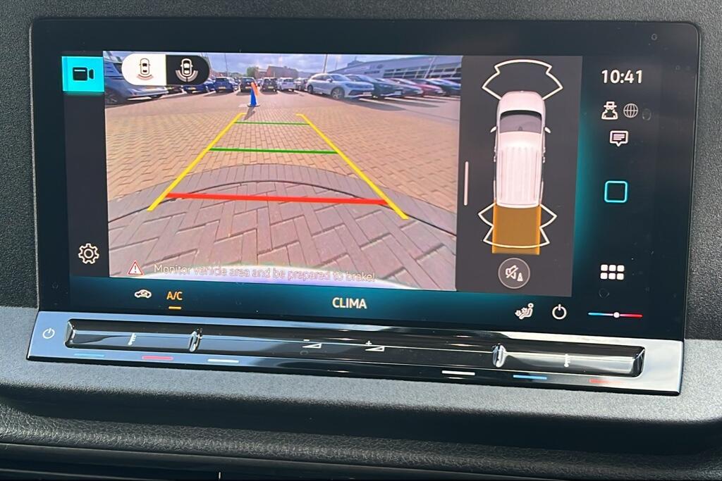 Main listing image - Volkswagen Caddy Maxi