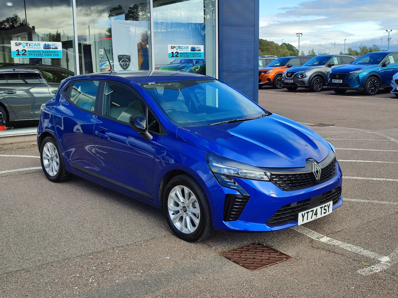 Main listing image - Renault Clio