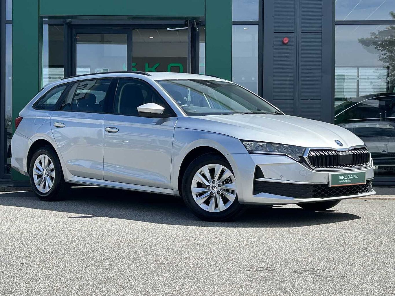 Main listing image - Skoda Octavia Estate