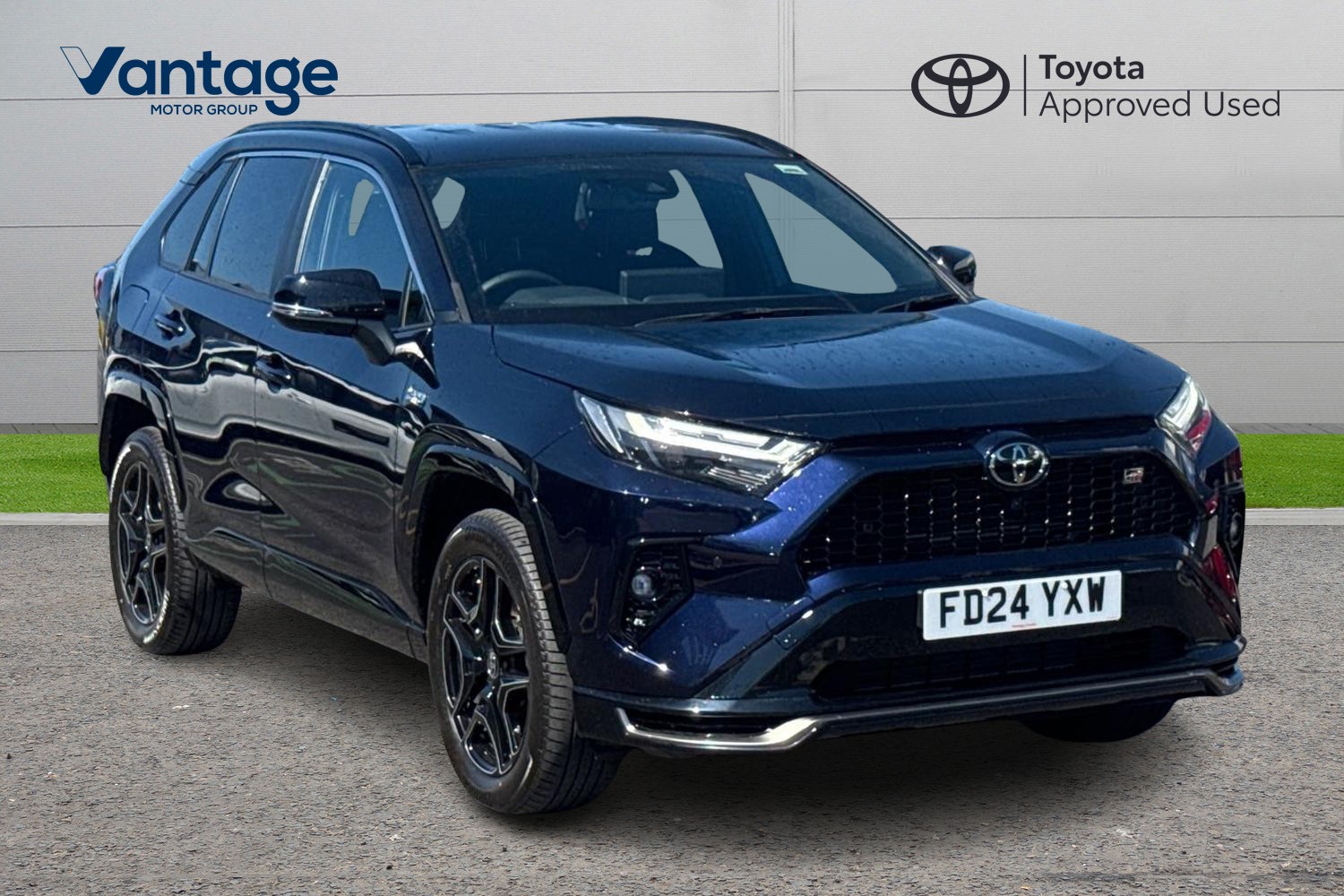 Main listing image - Toyota RAV4