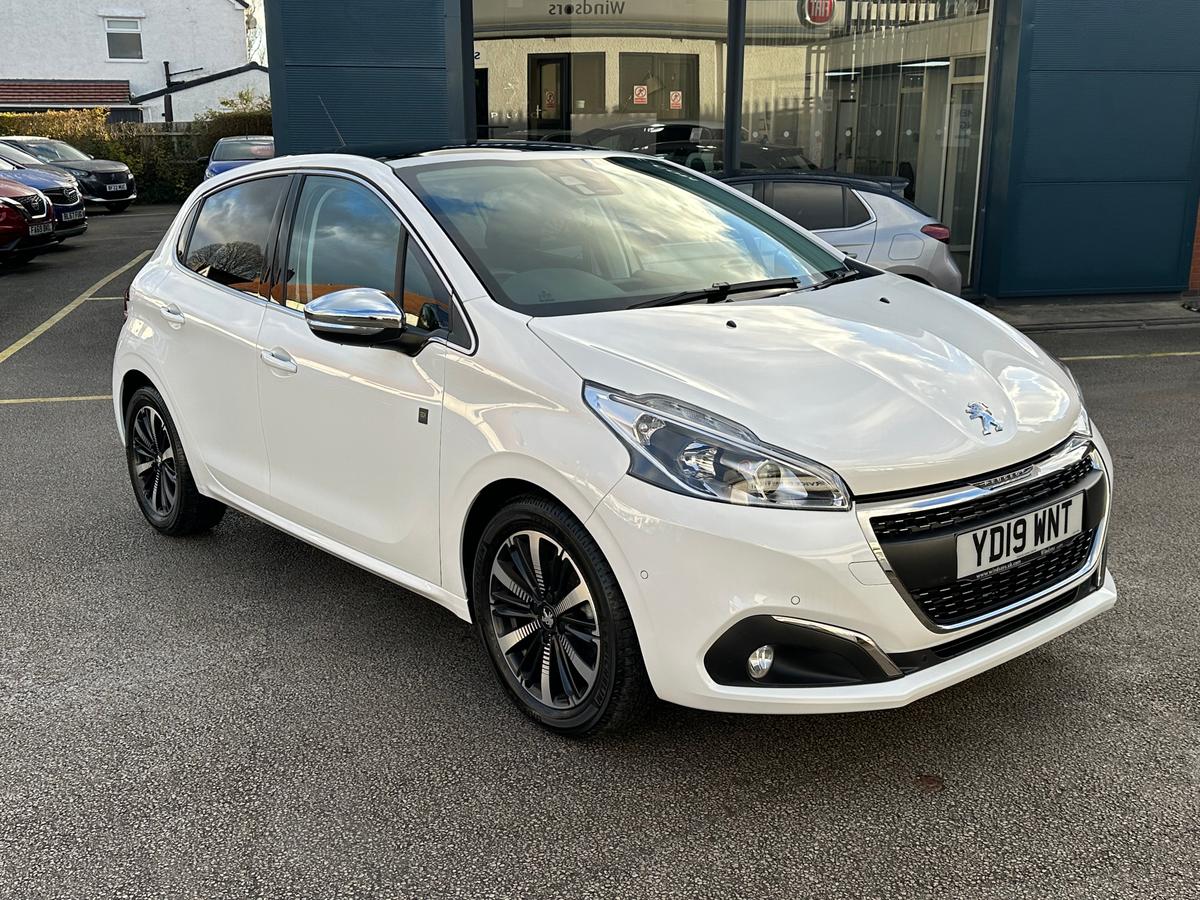 Main listing image - Peugeot 208