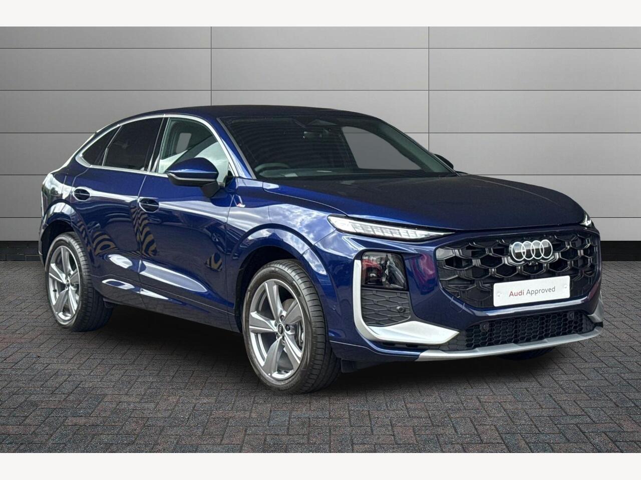 Main listing image - Audi Q3