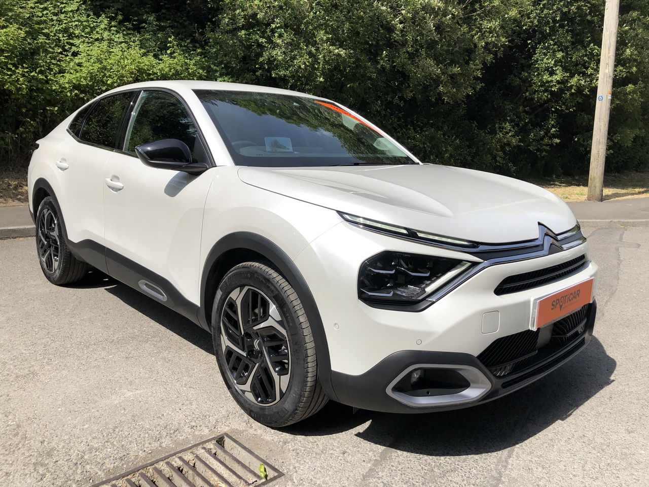Main listing image - Citroen C4 X
