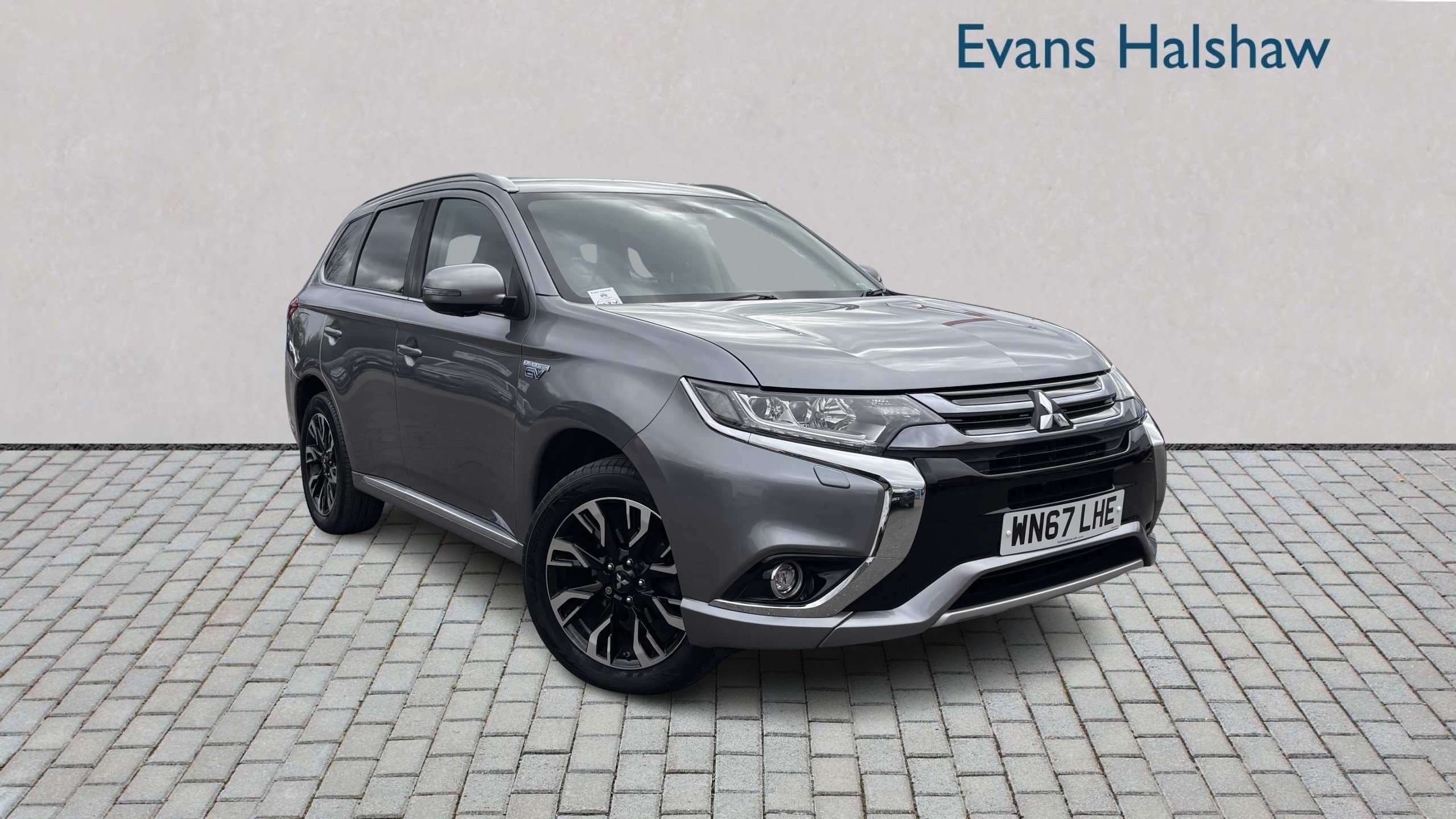 Main listing image - Mitsubishi Outlander