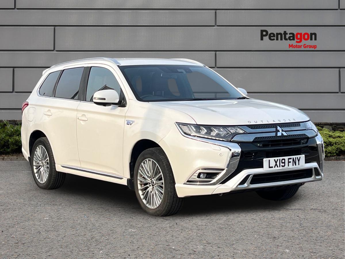 Main listing image - Mitsubishi Outlander