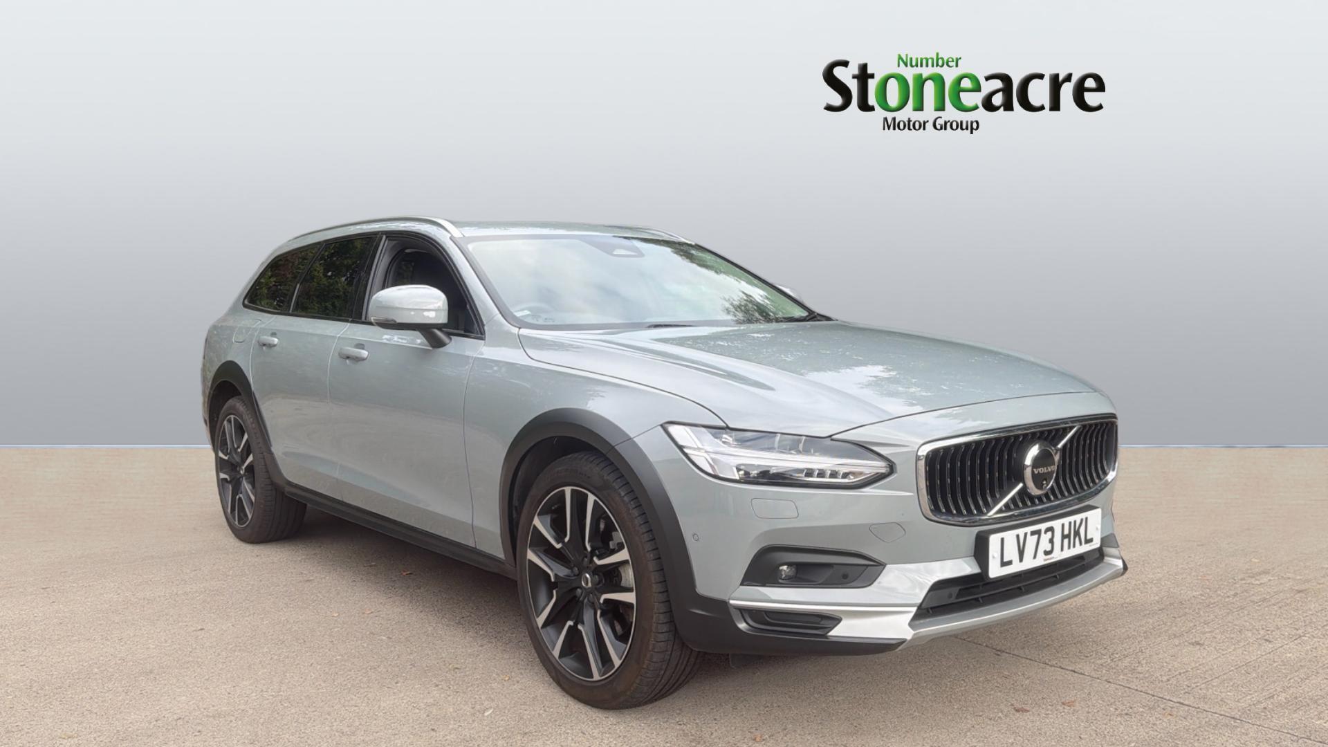 Main listing image - Volvo V90 Cross Country