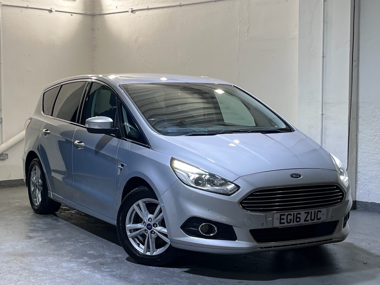 Main listing image - Ford S-MAX