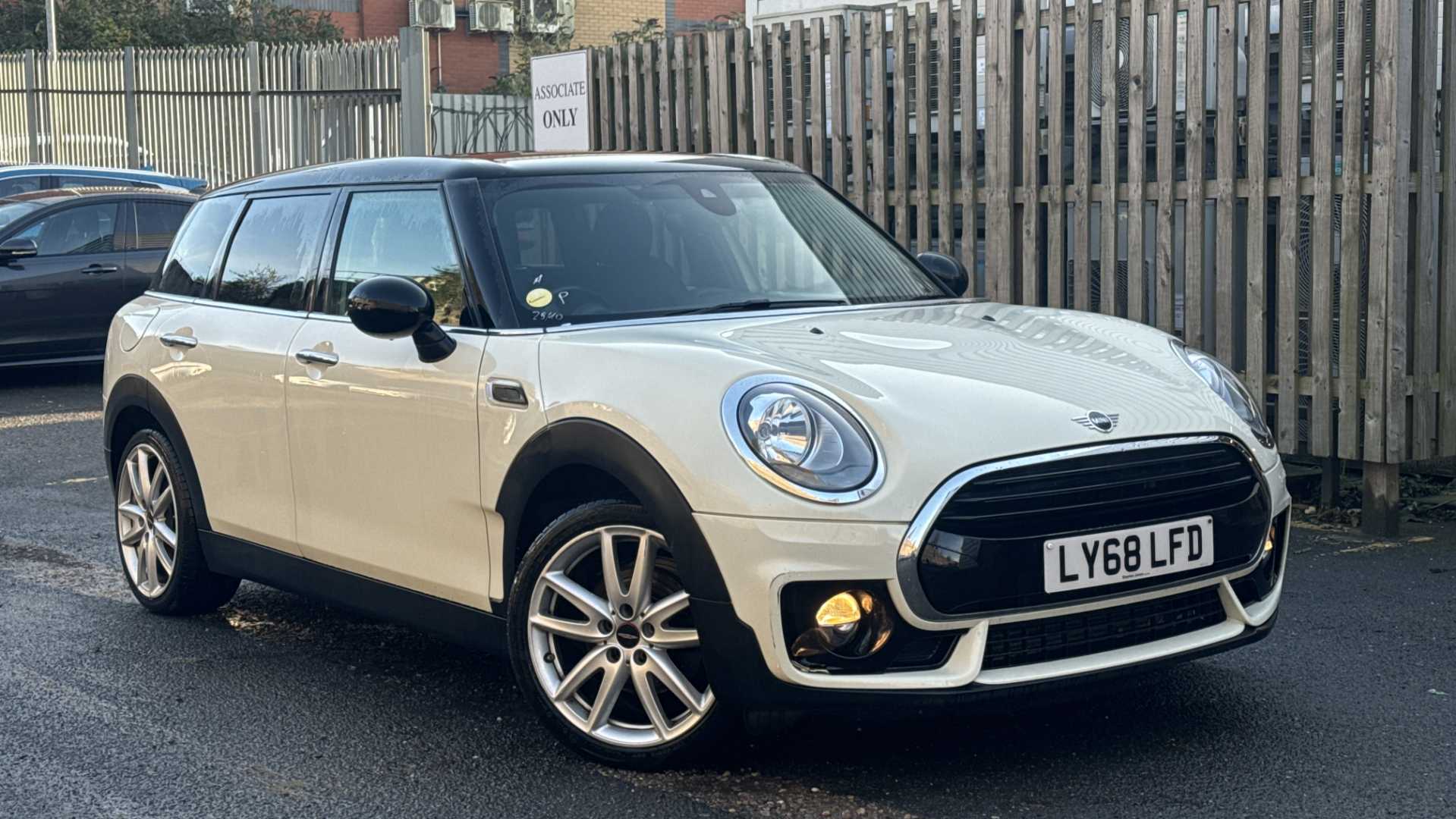 Main listing image - MINI Clubman