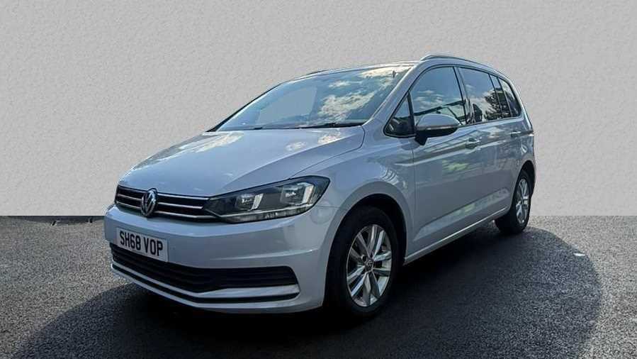 Main listing image - Volkswagen Touran