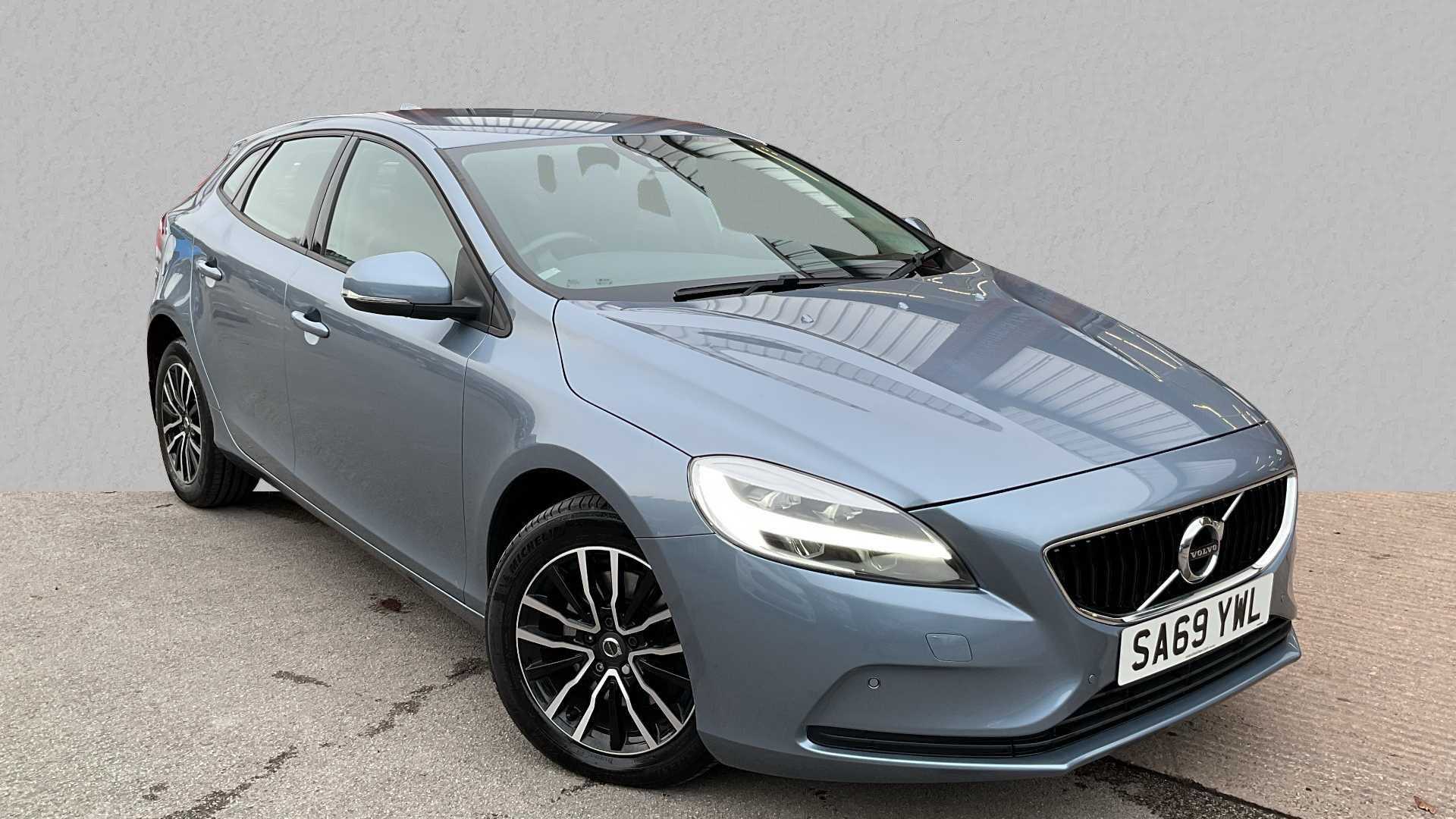 Main listing image - Volvo V40